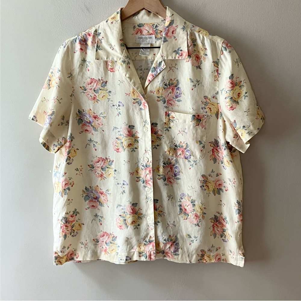 JONES NEW YORK Sport Floral Linen Short Sleeve Button Up Top